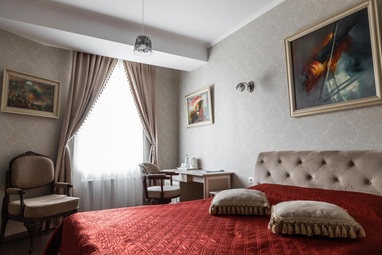 Hotel "Mandarin Clubhouse" Κχαρκίβ Εξωτερικό φωτογραφία