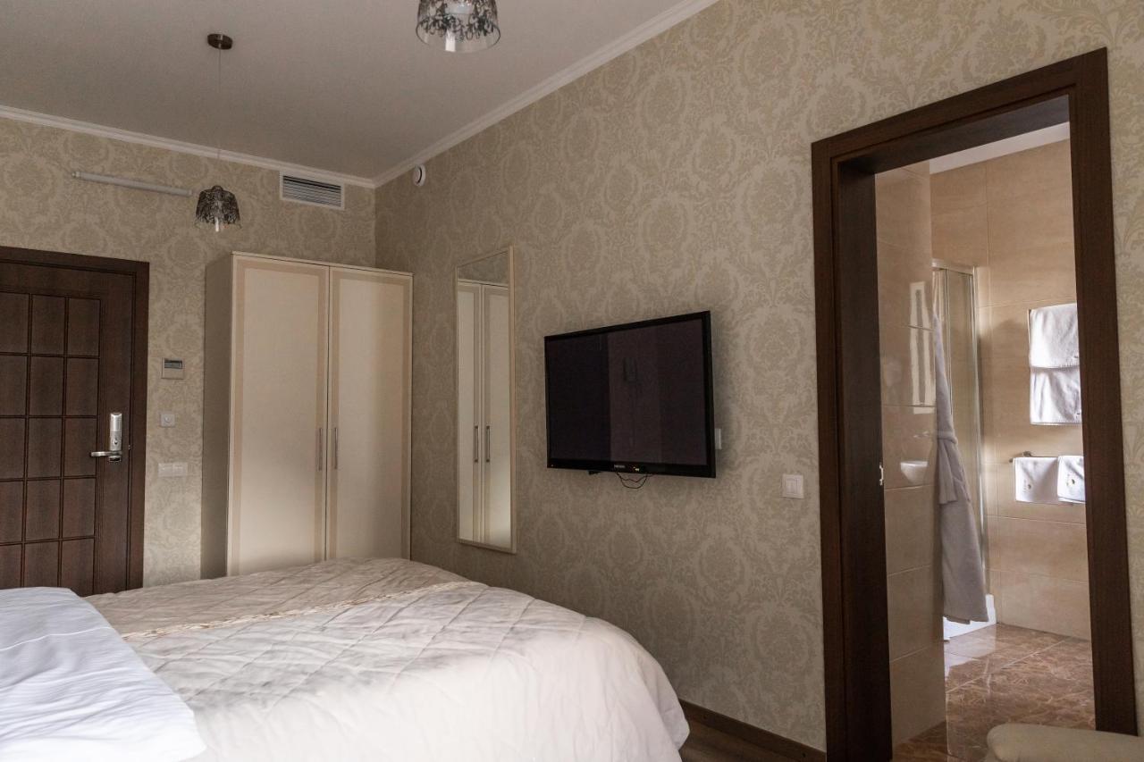 Hotel "Mandarin Clubhouse" Κχαρκίβ Εξωτερικό φωτογραφία
