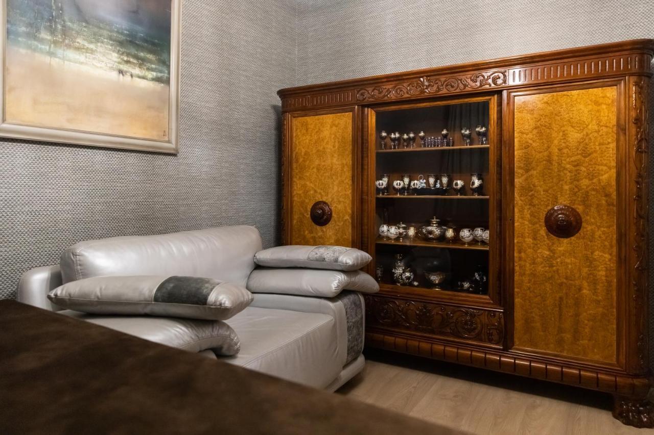 Hotel "Mandarin Clubhouse" Κχαρκίβ Εξωτερικό φωτογραφία