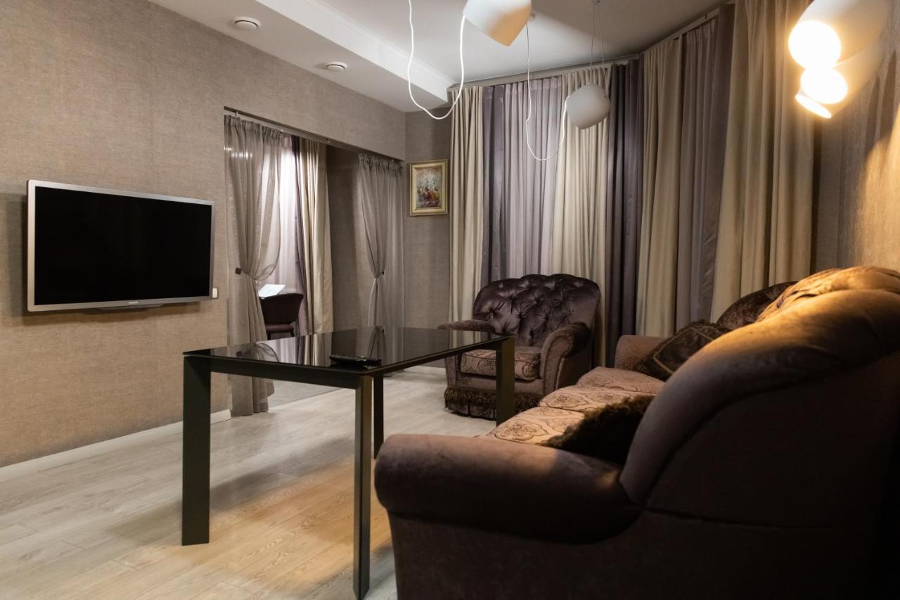 Hotel "Mandarin Clubhouse" Κχαρκίβ Εξωτερικό φωτογραφία