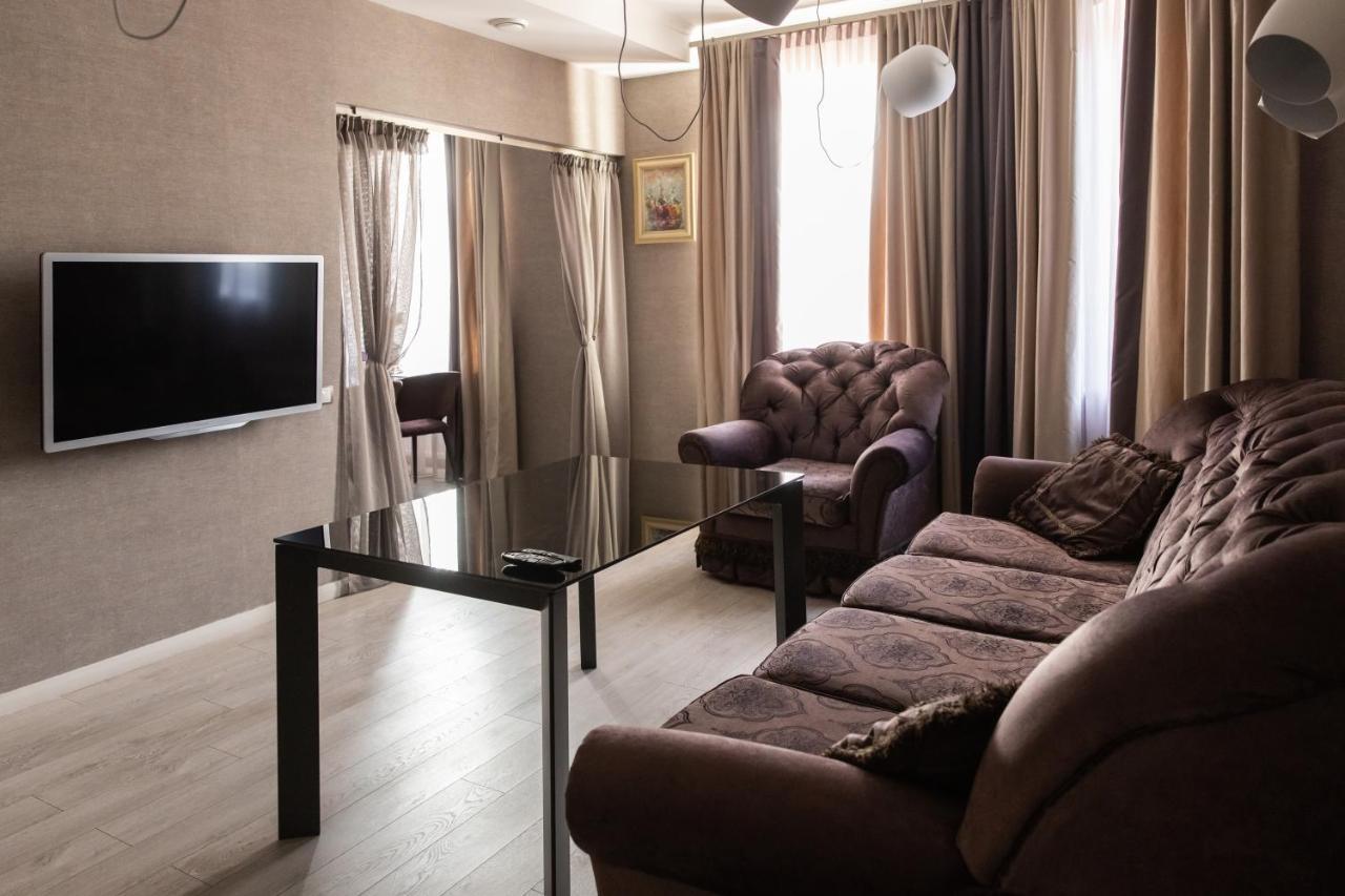 Hotel "Mandarin Clubhouse" Κχαρκίβ Εξωτερικό φωτογραφία