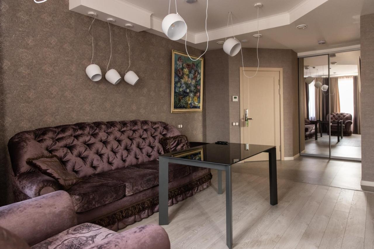 Hotel "Mandarin Clubhouse" Κχαρκίβ Εξωτερικό φωτογραφία