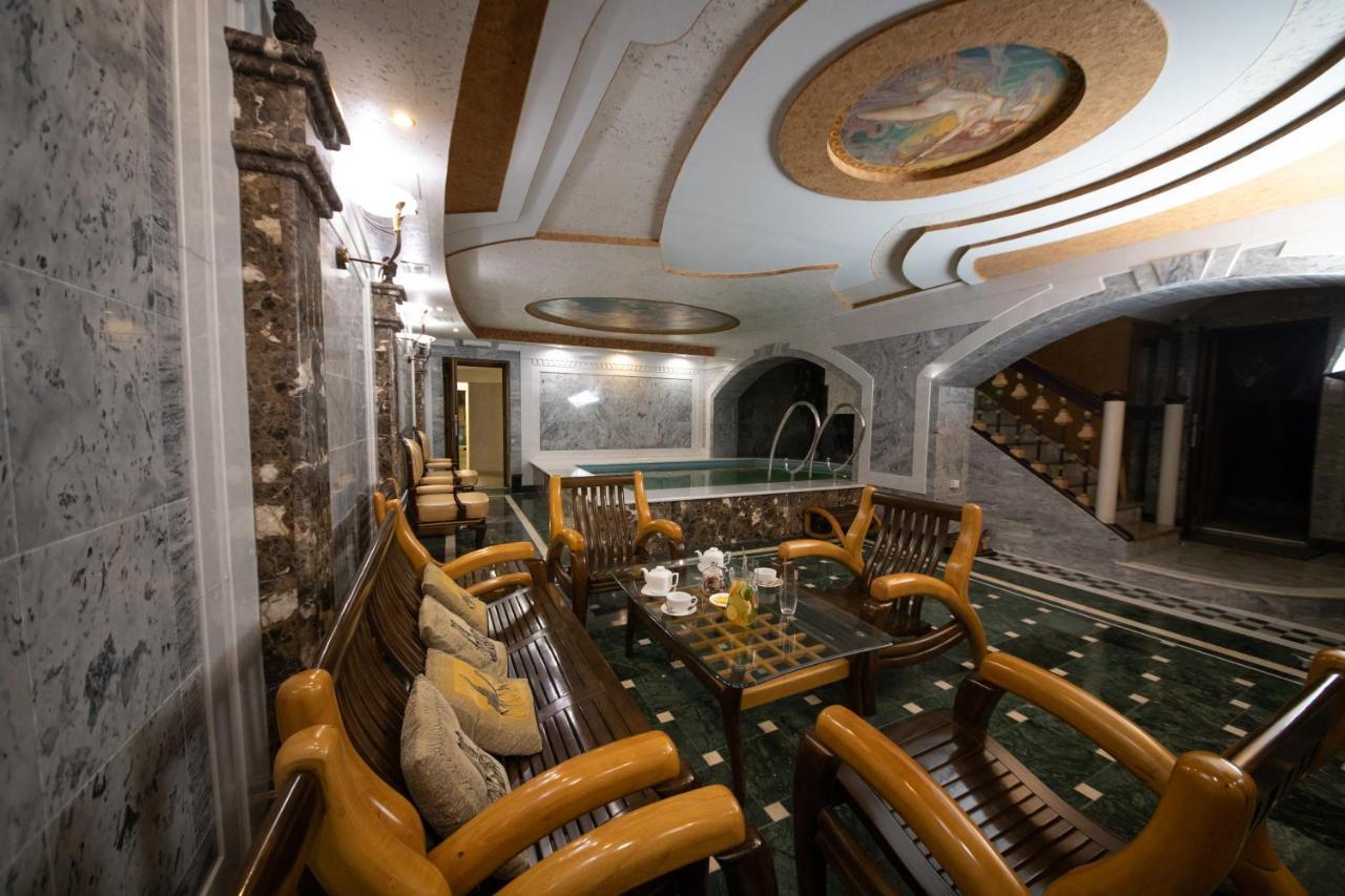Hotel "Mandarin Clubhouse" Κχαρκίβ Εξωτερικό φωτογραφία