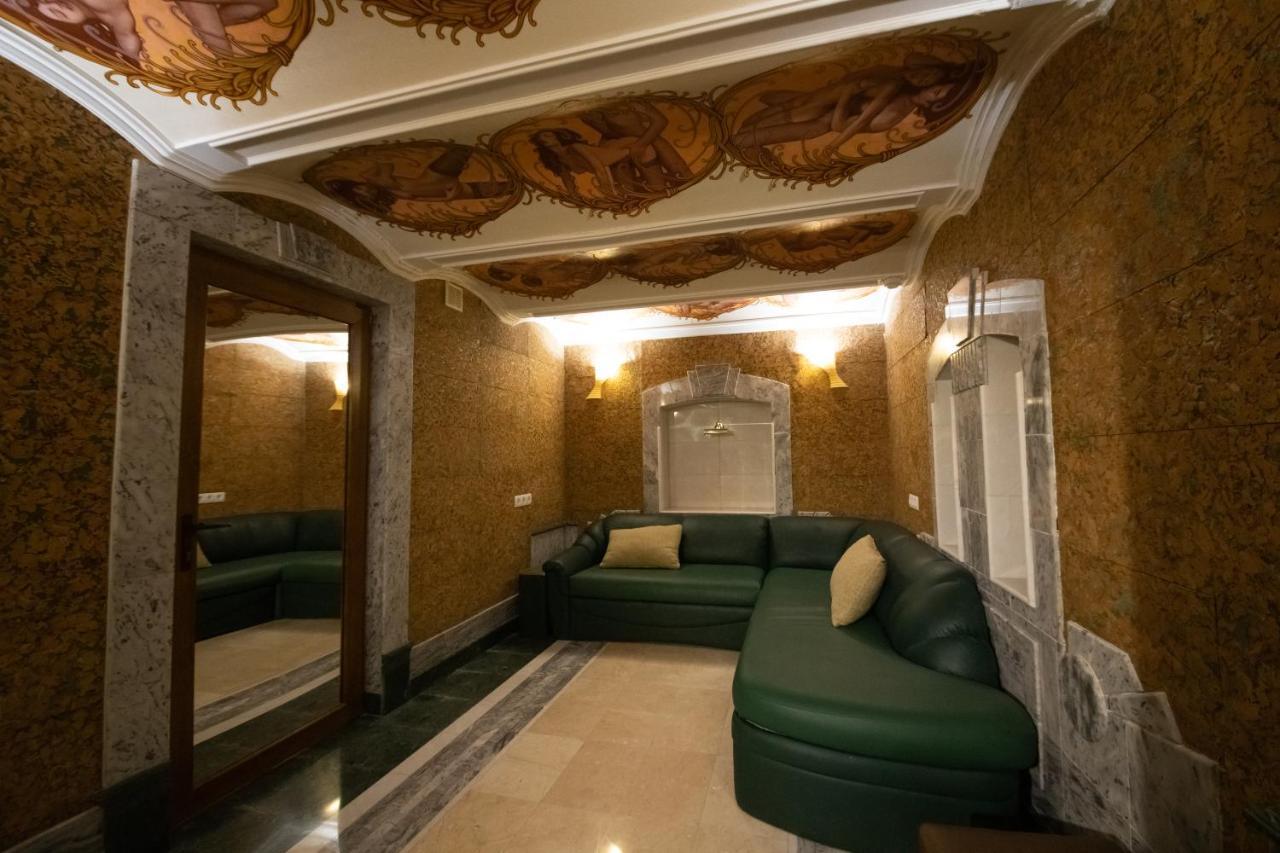 Hotel "Mandarin Clubhouse" Κχαρκίβ Εξωτερικό φωτογραφία