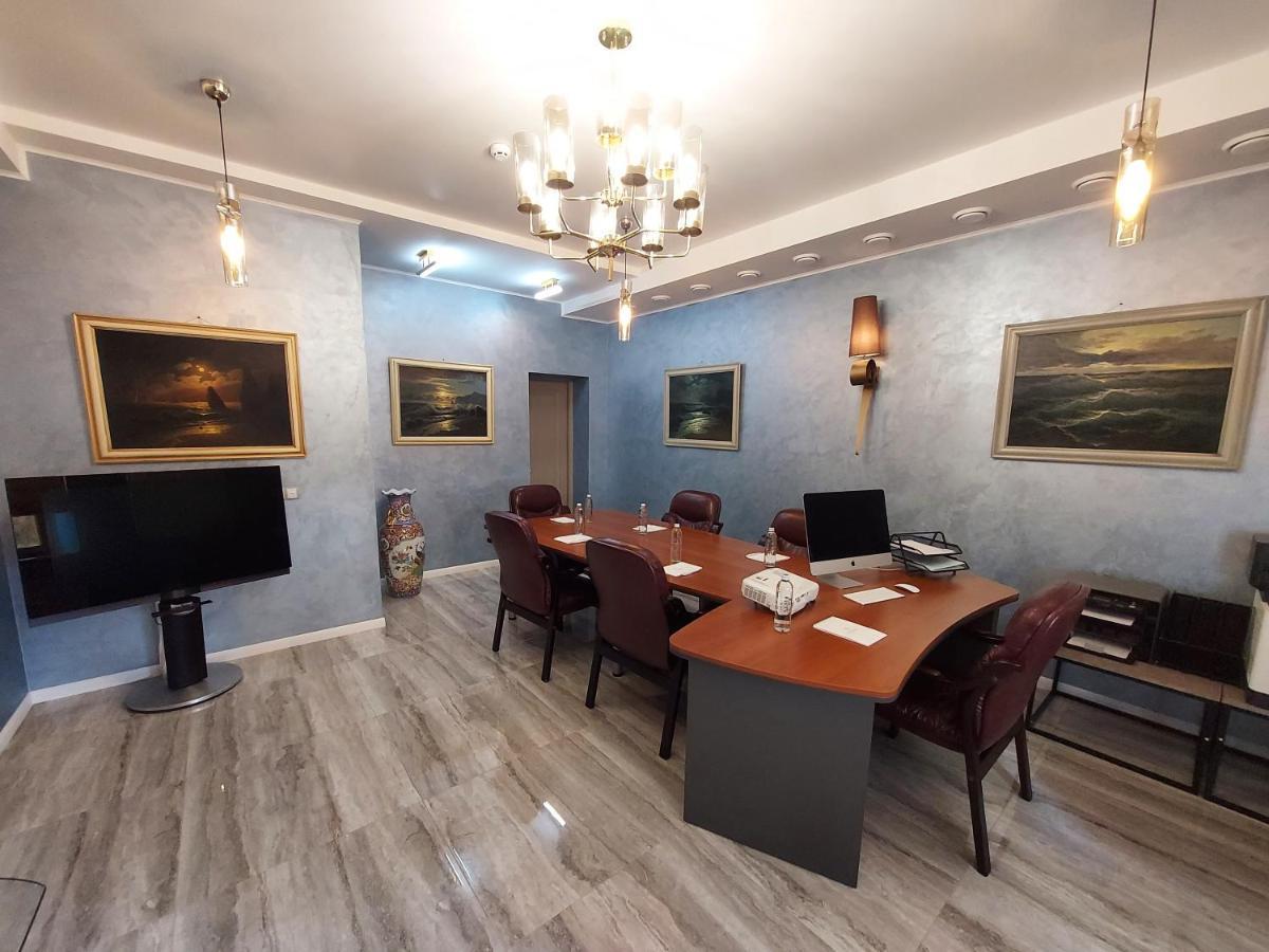 Hotel "Mandarin Clubhouse" Κχαρκίβ Εξωτερικό φωτογραφία