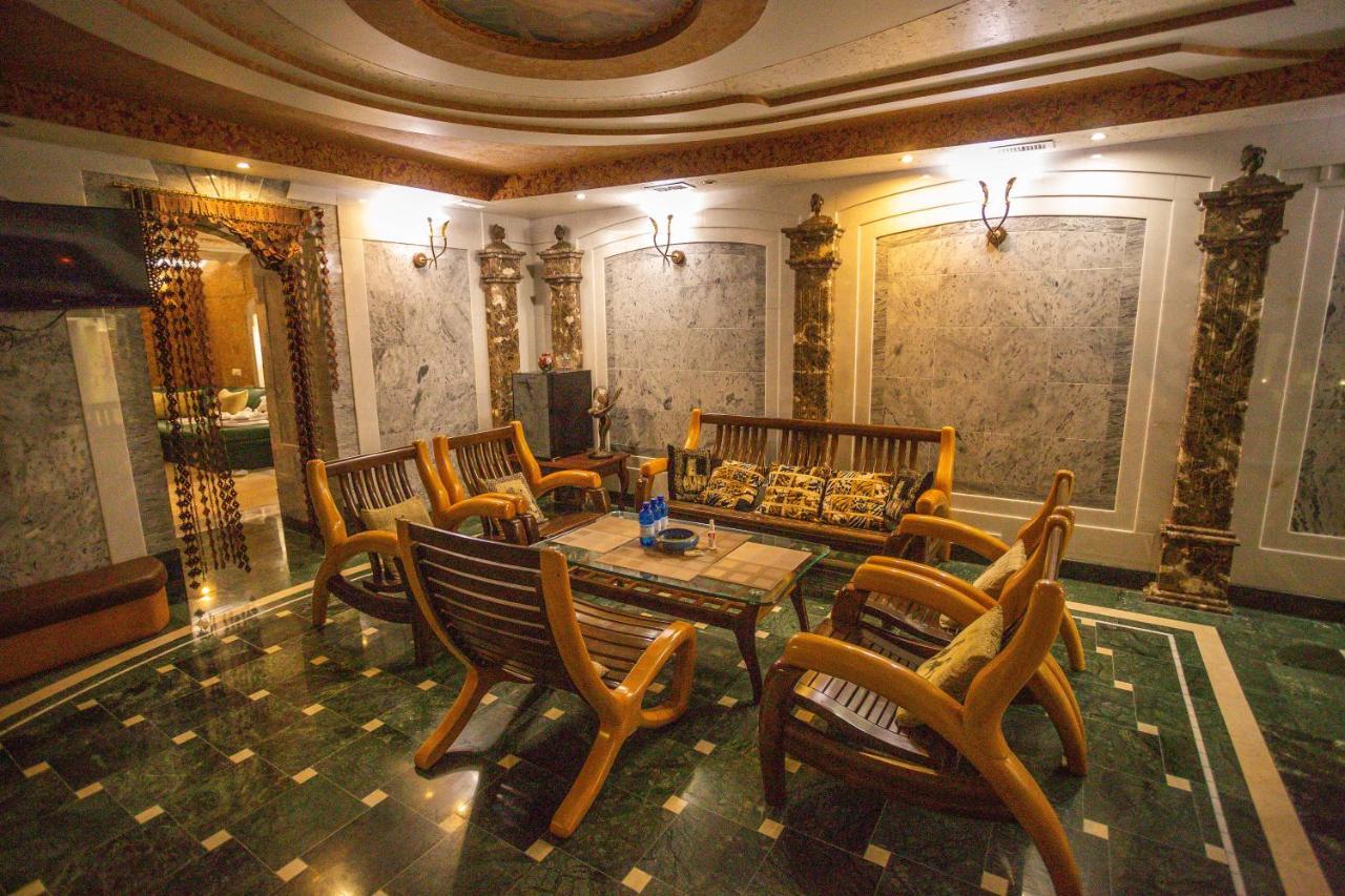 Hotel "Mandarin Clubhouse" Κχαρκίβ Εξωτερικό φωτογραφία